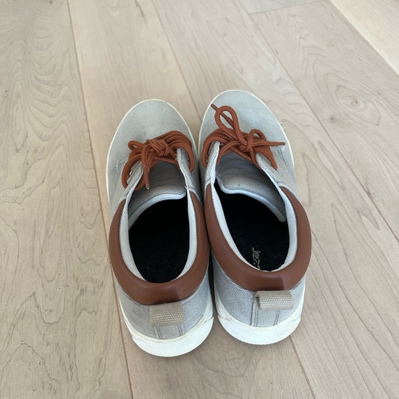 Sneakers - Picture 2 of 3